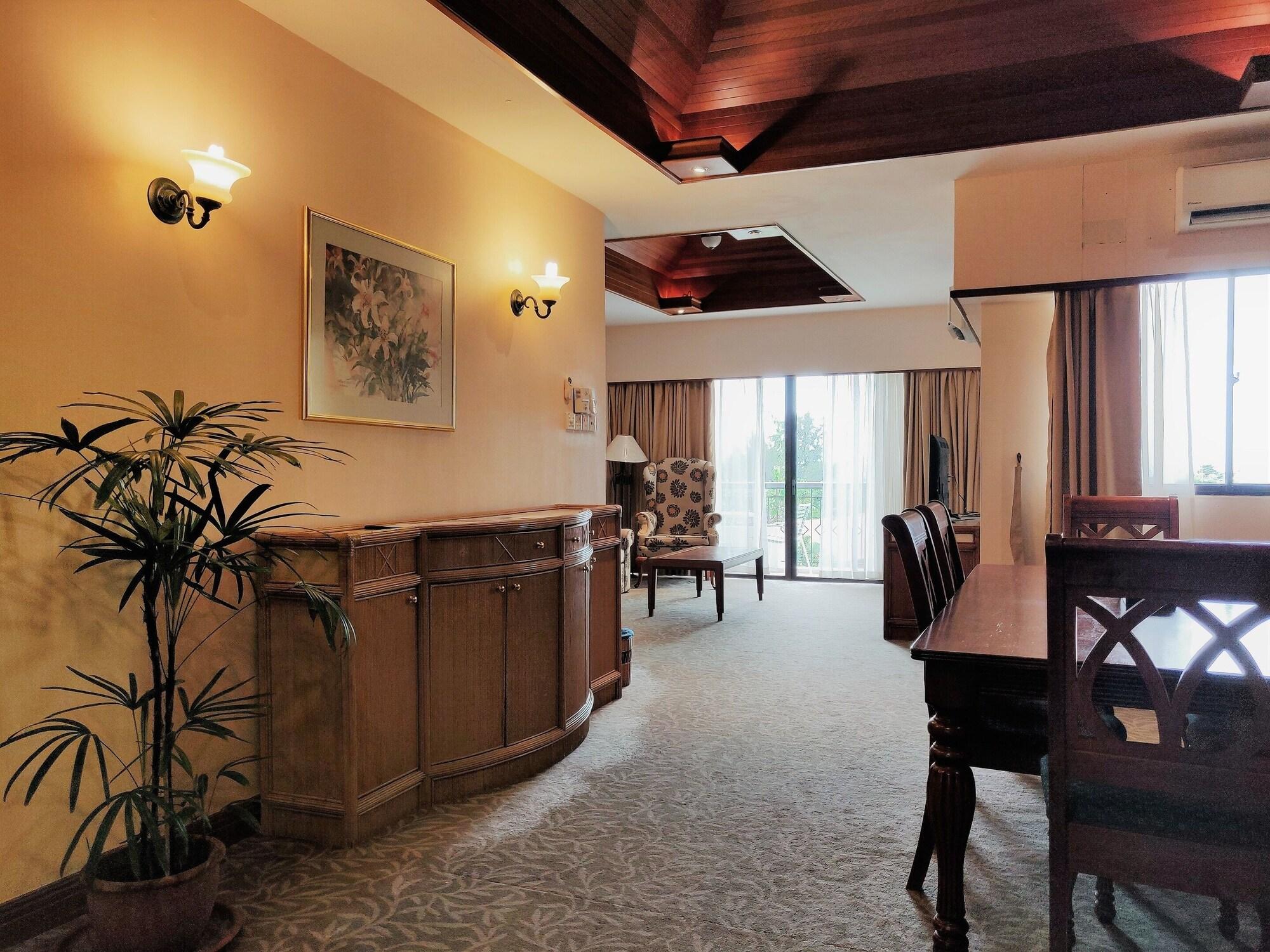Tiara Labuan Hotel Ngoại thất bức ảnh