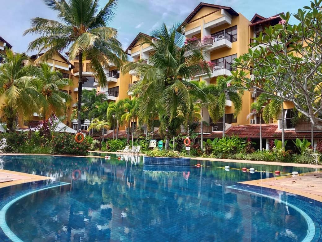 Tiara Labuan Hotel Ngoại thất bức ảnh